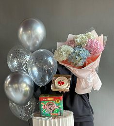 Сет "Салют" Букет цветов, тортик, шарики и фейрверк 