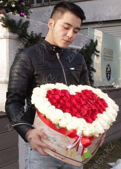 Коробка из роз в форме сердца 5