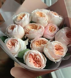 Букет из 11 кремовых пионовидных роз 