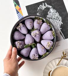 Клубничный бокс "Прованс" из клубники в фиолетовом шоколаде