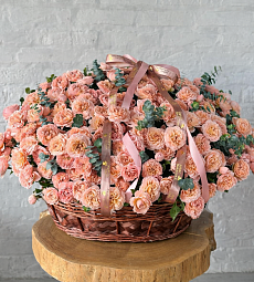 Корзина "101 пионовидная спрей роза"