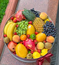 Композиция "Фруктовое наслаждение" из тропических фруктов в коробке