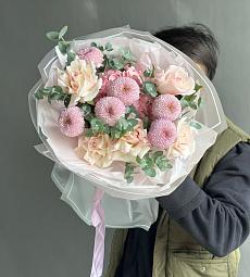 Композиция "Летняя нежность" из гортензии, роз и хризантем