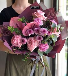 Букет "Счастливый день" из роз, хризантем, Антуриума и гвоздик 