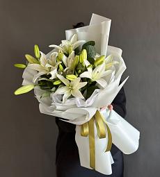 Букет "Линара" из лилий и баобаба