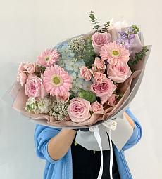 Букет "Нежная Габриэлла" из гортензий, гербер и роз