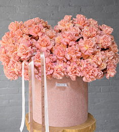 Премиальная композиция "Гигант любви" из роз в  коробке