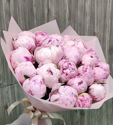 Букет из 25 розовых  пионов 