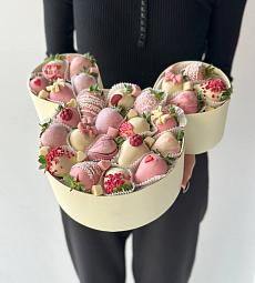 Клубничный бокс "Микки" клубника в итальянском шоколаде в оригинальной коробке.