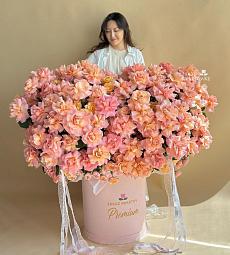 Премиальная композиция "Гигант любви" из роз в брендированной коробке