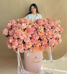 Премиальная композиция "Гигант любви" из роз в брендированной коробке