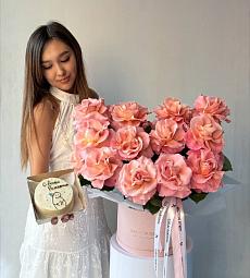 Сет "Роял и бенто" розы в коробке и бенто тортик