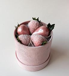 Клубничный бокс "Лиана" клубника в розовом шоколаде