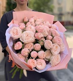 Букет 11 пионовидных кустовых роз