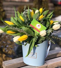 19 голландских тюльпанов в сумочке Maison