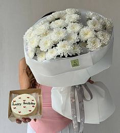 Сет "Чудесный" букет из ромашковидных хризантем и бенто тортика