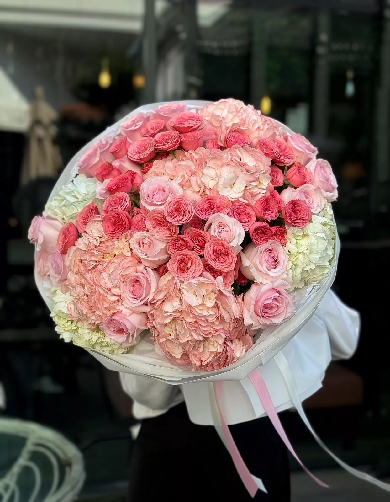 Букет "Хикари" из гортензий и роз