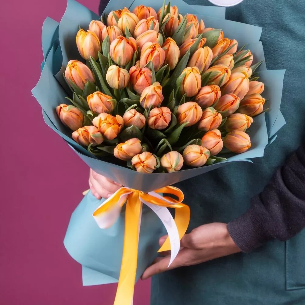 49 оранжевых пионовидных тюльпан