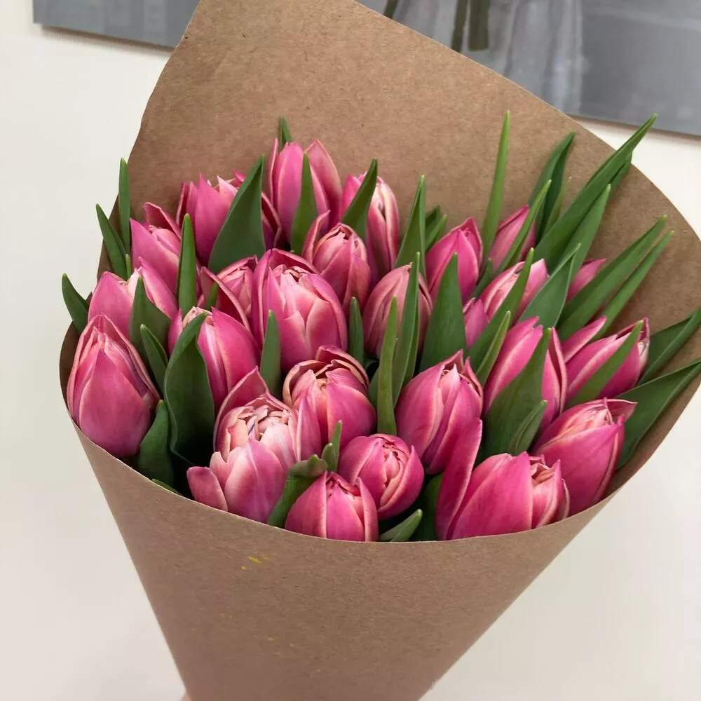 Композиция из 25 пионовидных тюльпанов в розовом цвете
