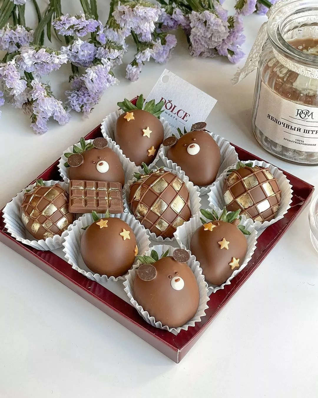 Клубничный бокс "Шоколадные мишки" клубника в молочном шоколаде