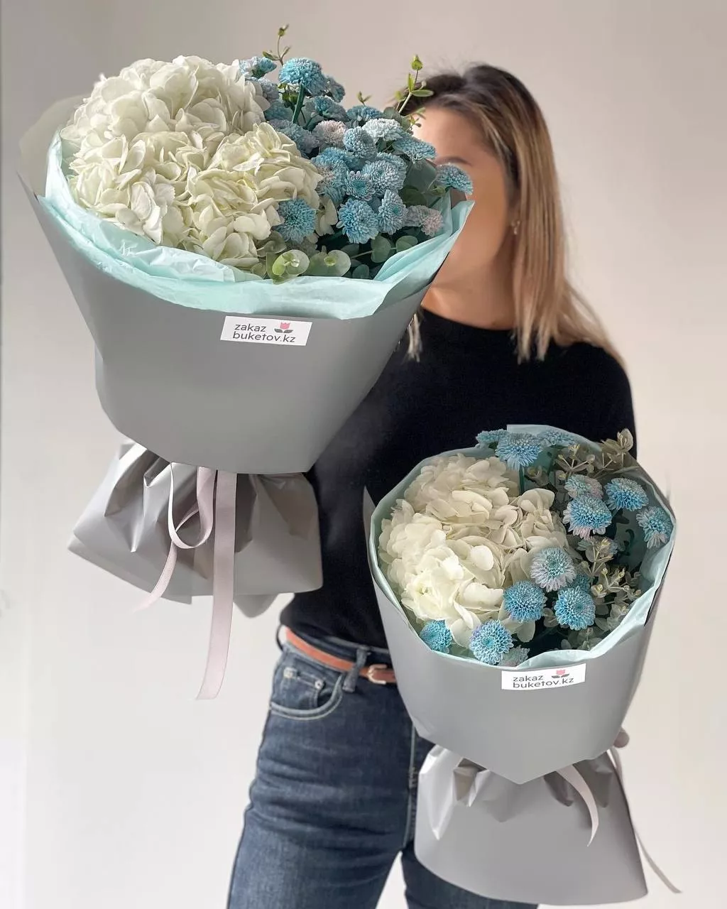 Букет "Темазия" S из гортензий и хризантем