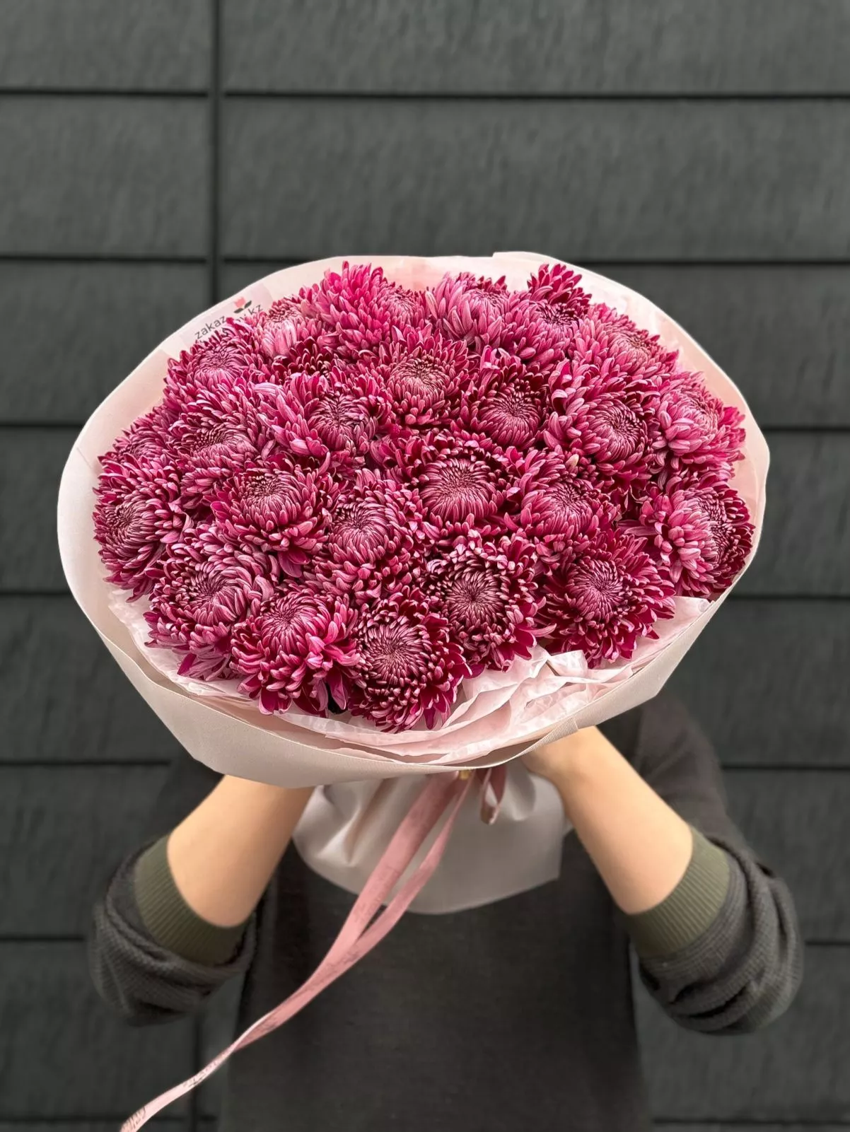 Букет "Персона" из хризантем бигуди