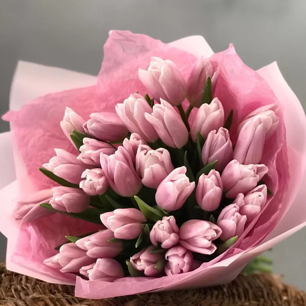 Букет из 33 тюльпанов