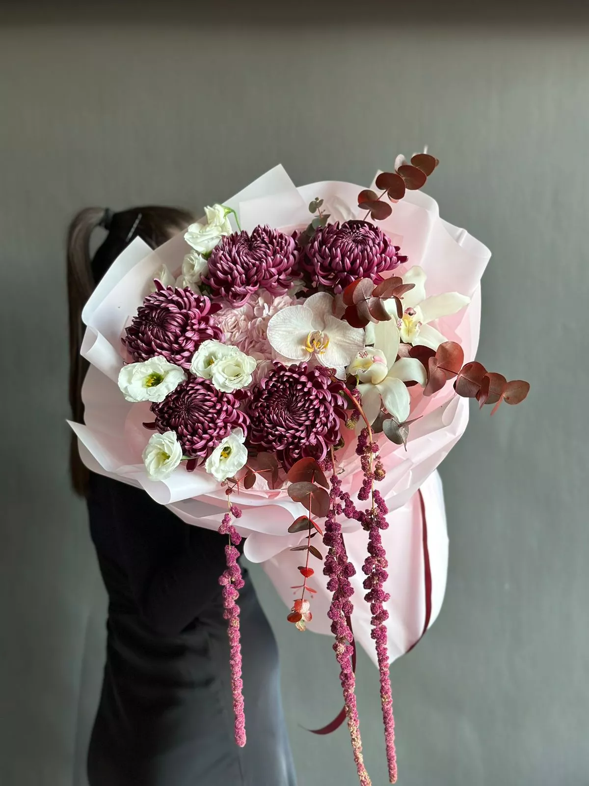 Композиция "Новая звезда" из гортензии, лизиантусов, орхидей и хризантем