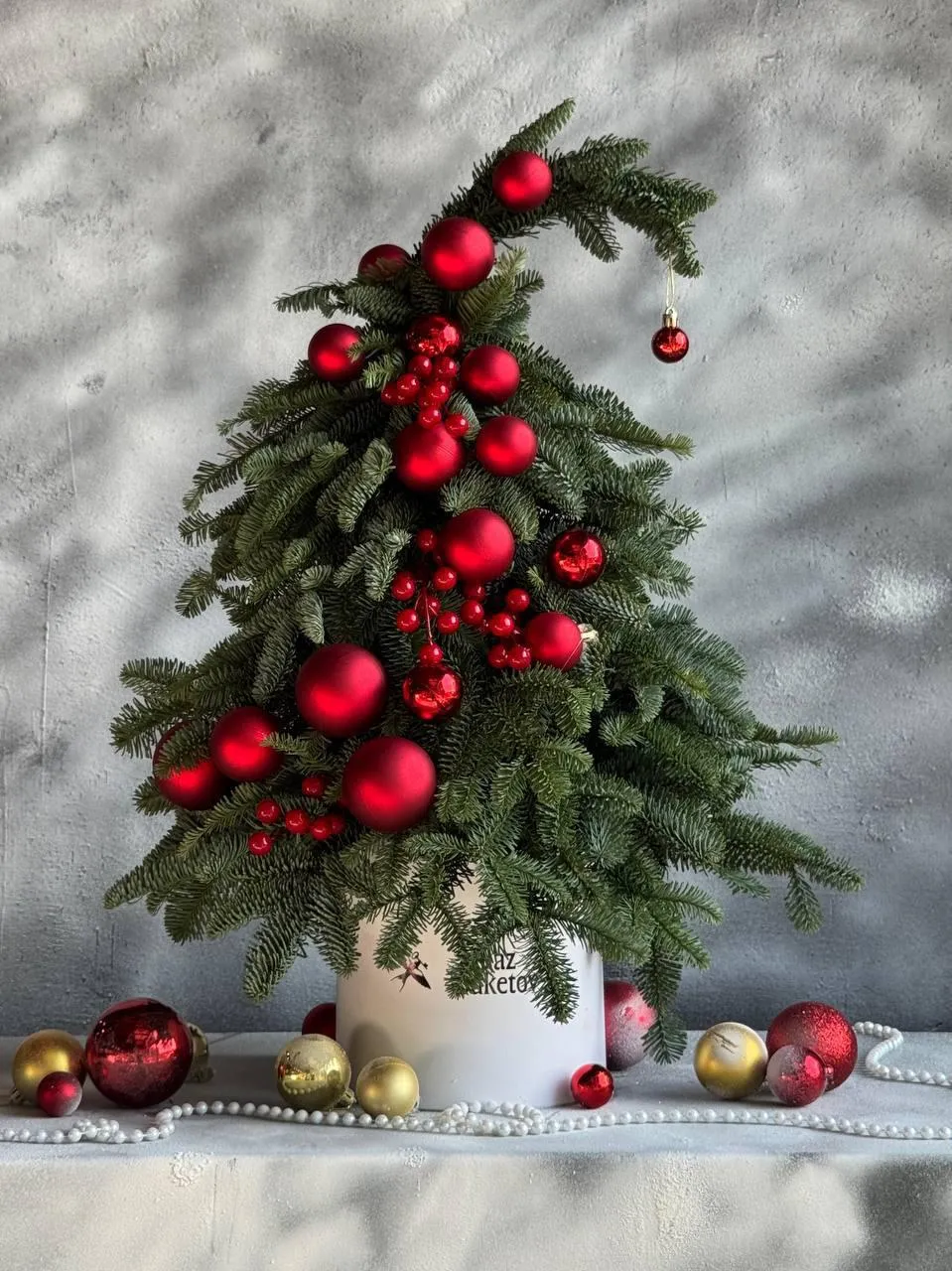 Елка "Red Snowfall"