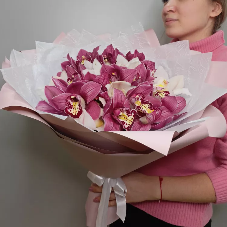 Букет из 25 розовых орхидей 