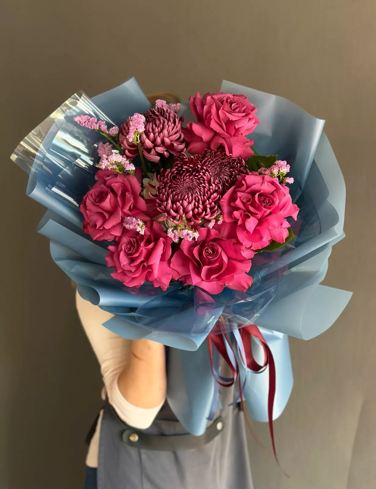 Композиция "Линдия"  из роз и хризантем 