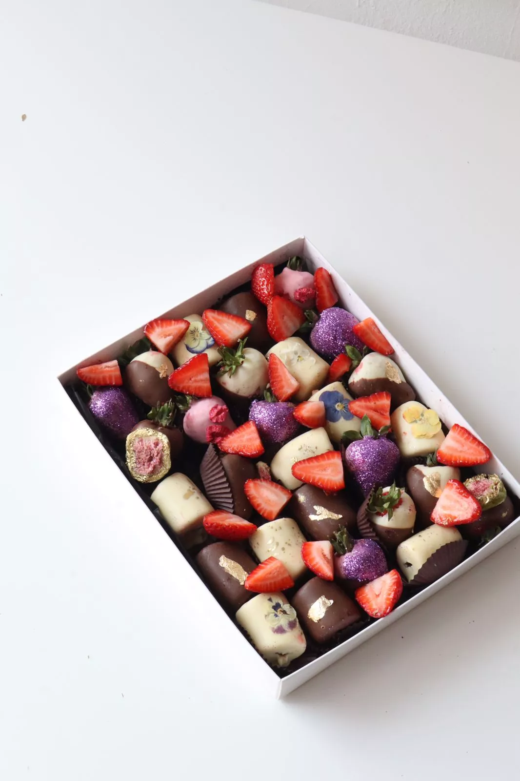 Клубничный бокс "Ренесми" клубника и бананы в шоколаде