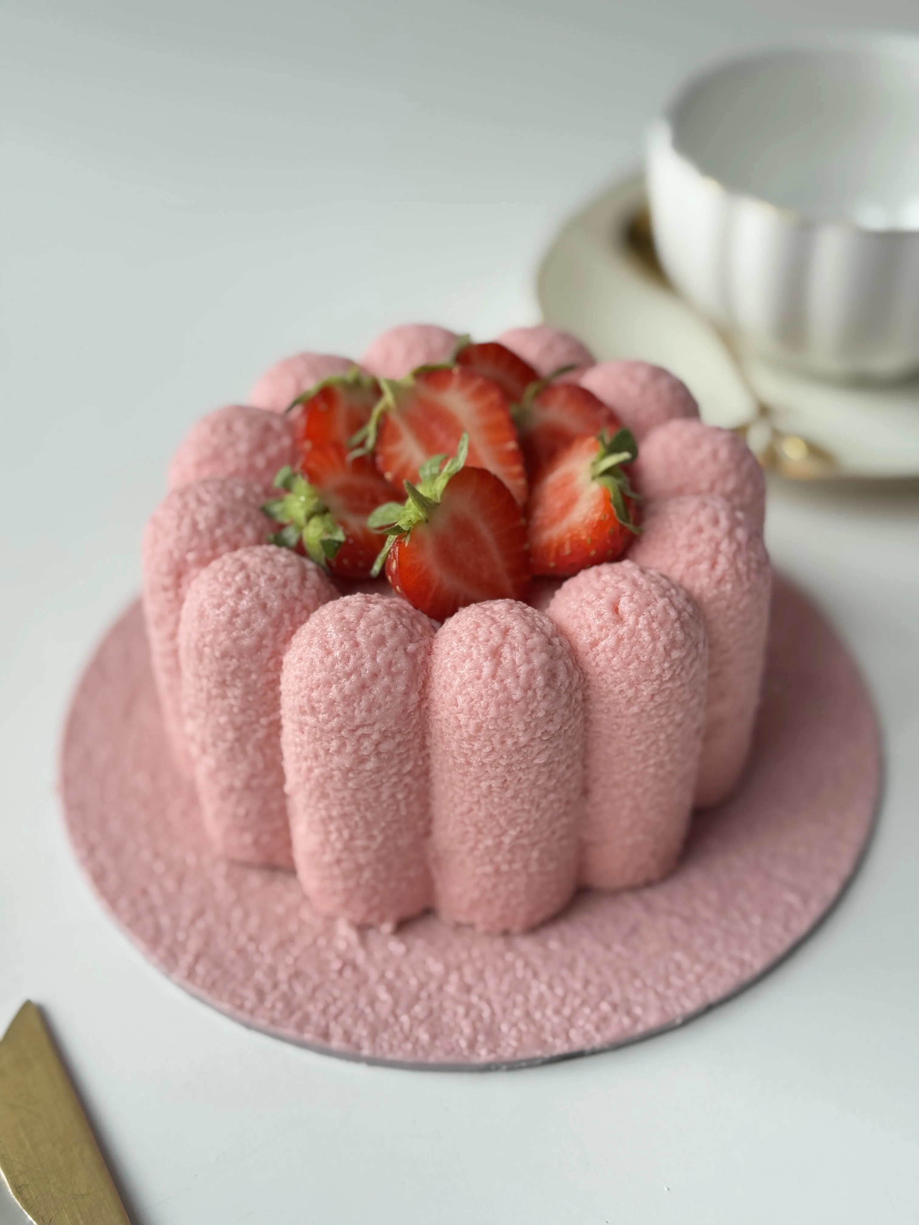 Муссовый бенто-торт S  с клубникой