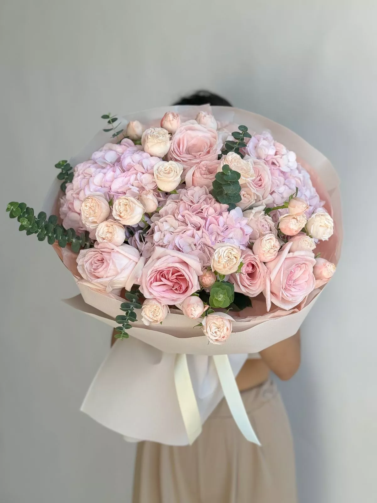 Букет "Трейди" из гортензий и роз