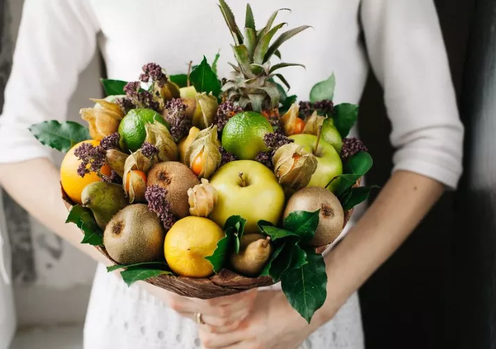 Съедобный букет "Кислинка" из фруктов