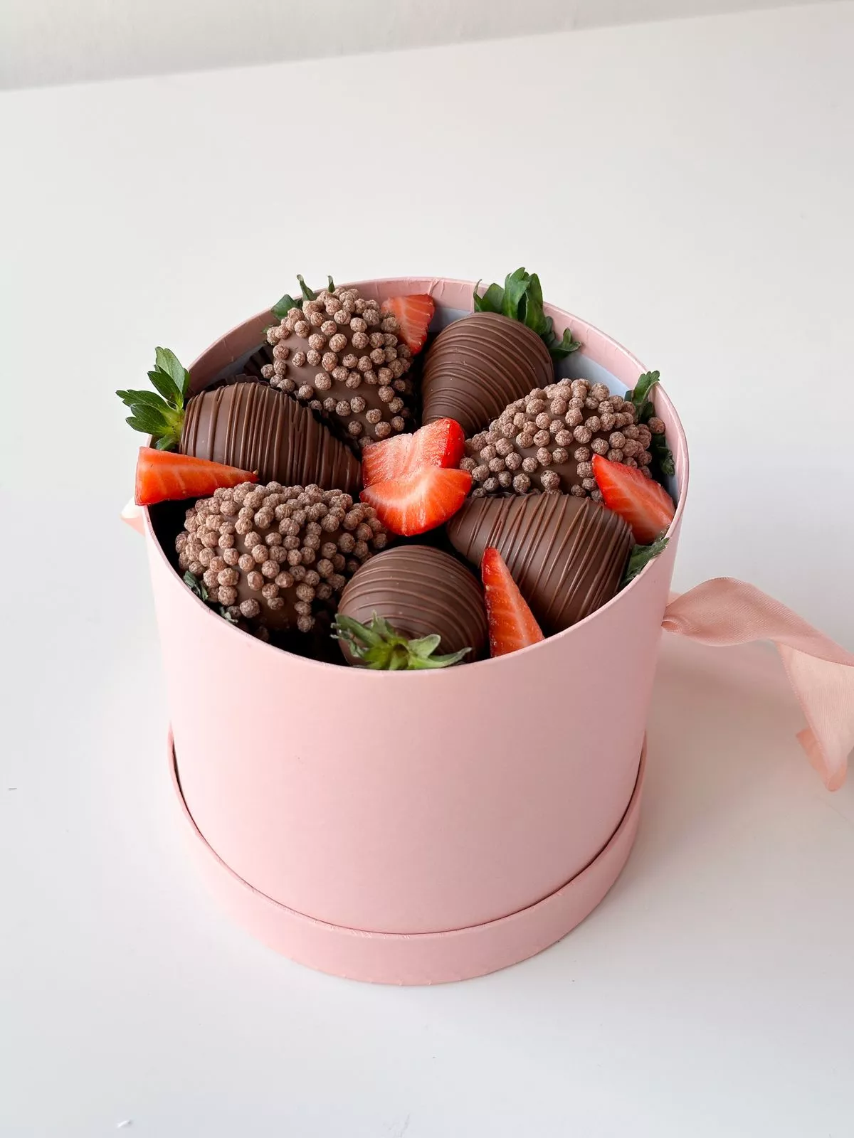 Клубничный бокс "Кэрри" клубника в молочном шоколаде