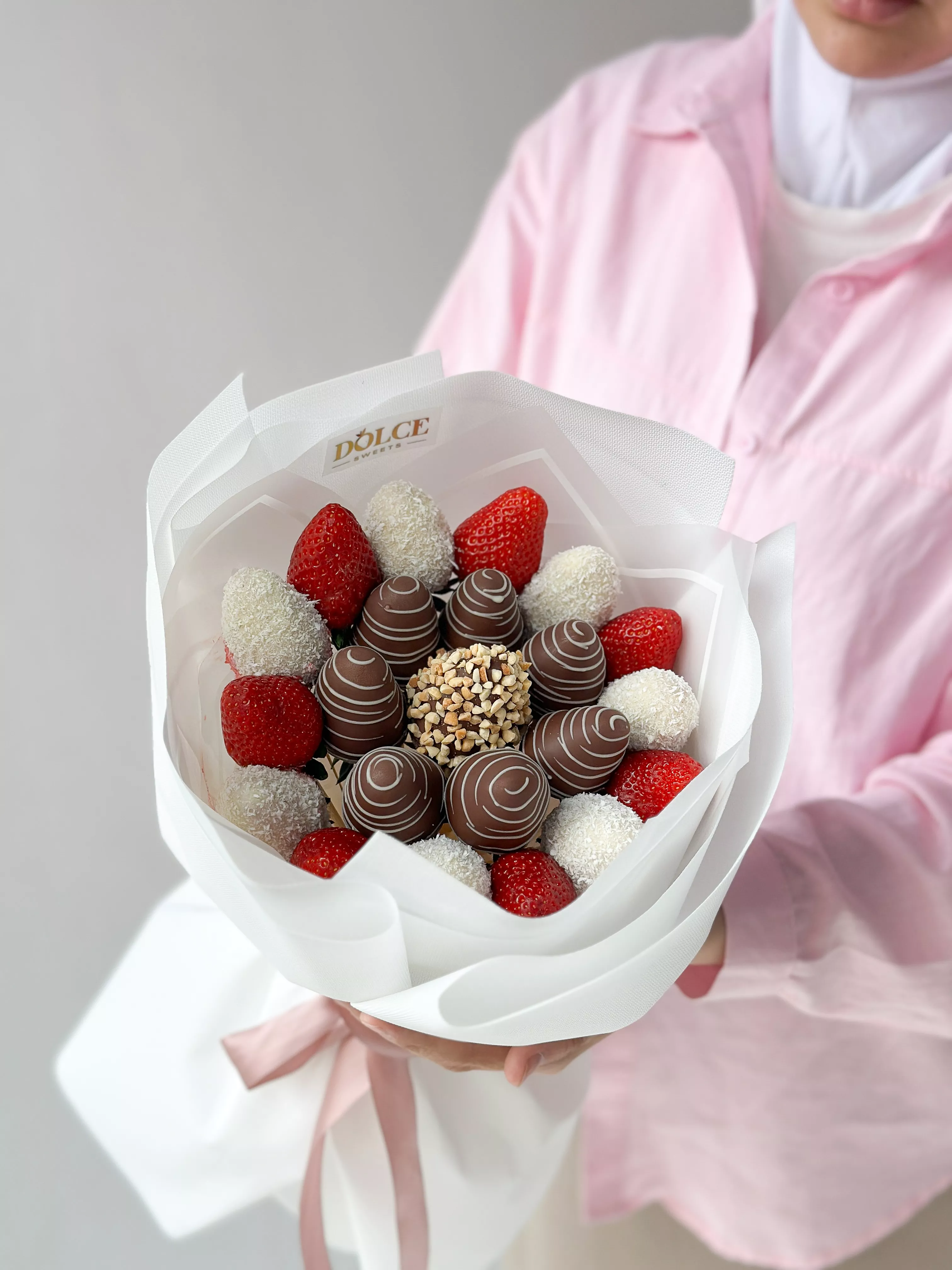 Клубничный букет "BerryBite" из клубники в шоколаде и свежих ягод
