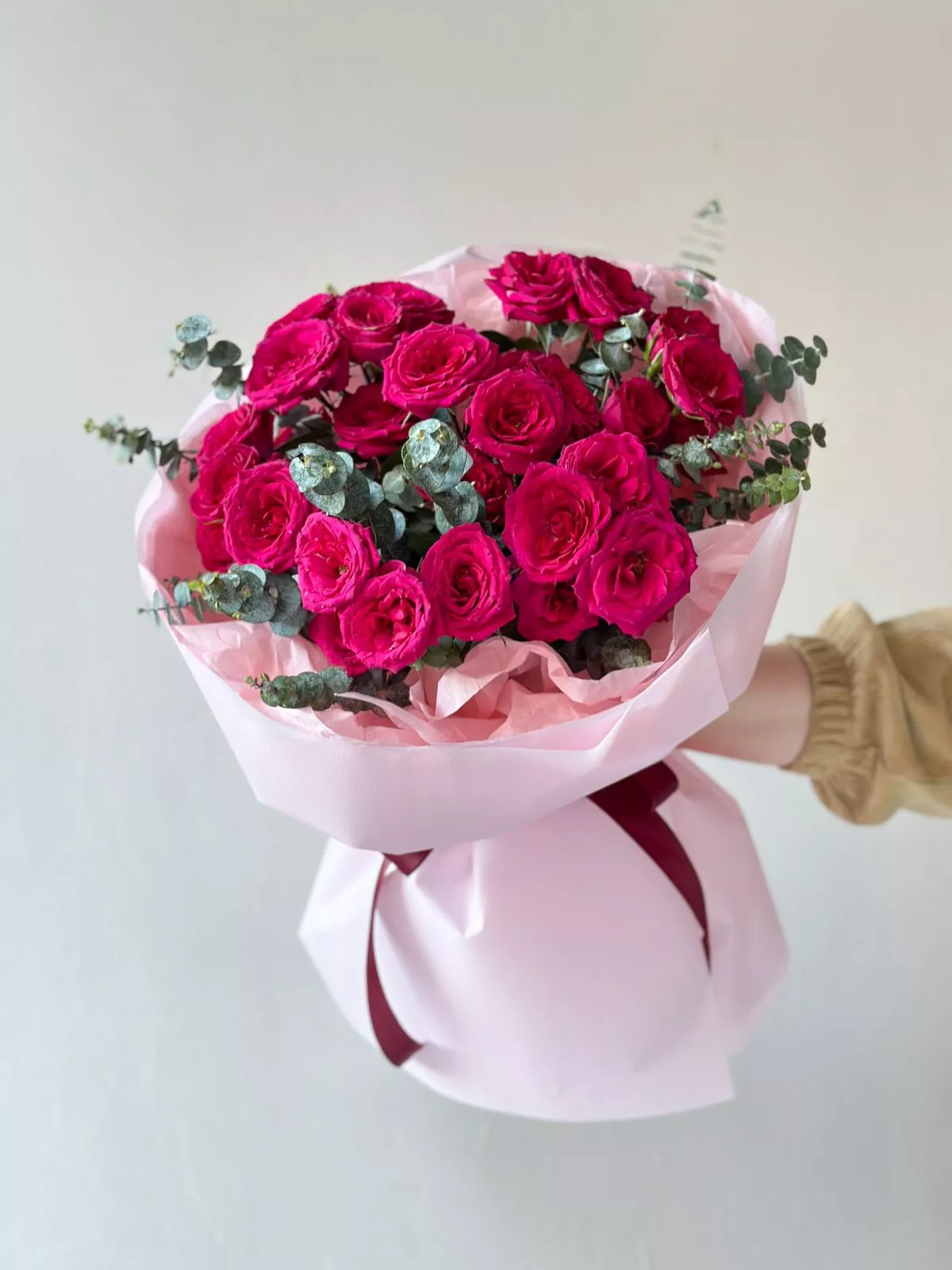 Букет "Радостное предвкушение" из спрей роз и эвкалипта