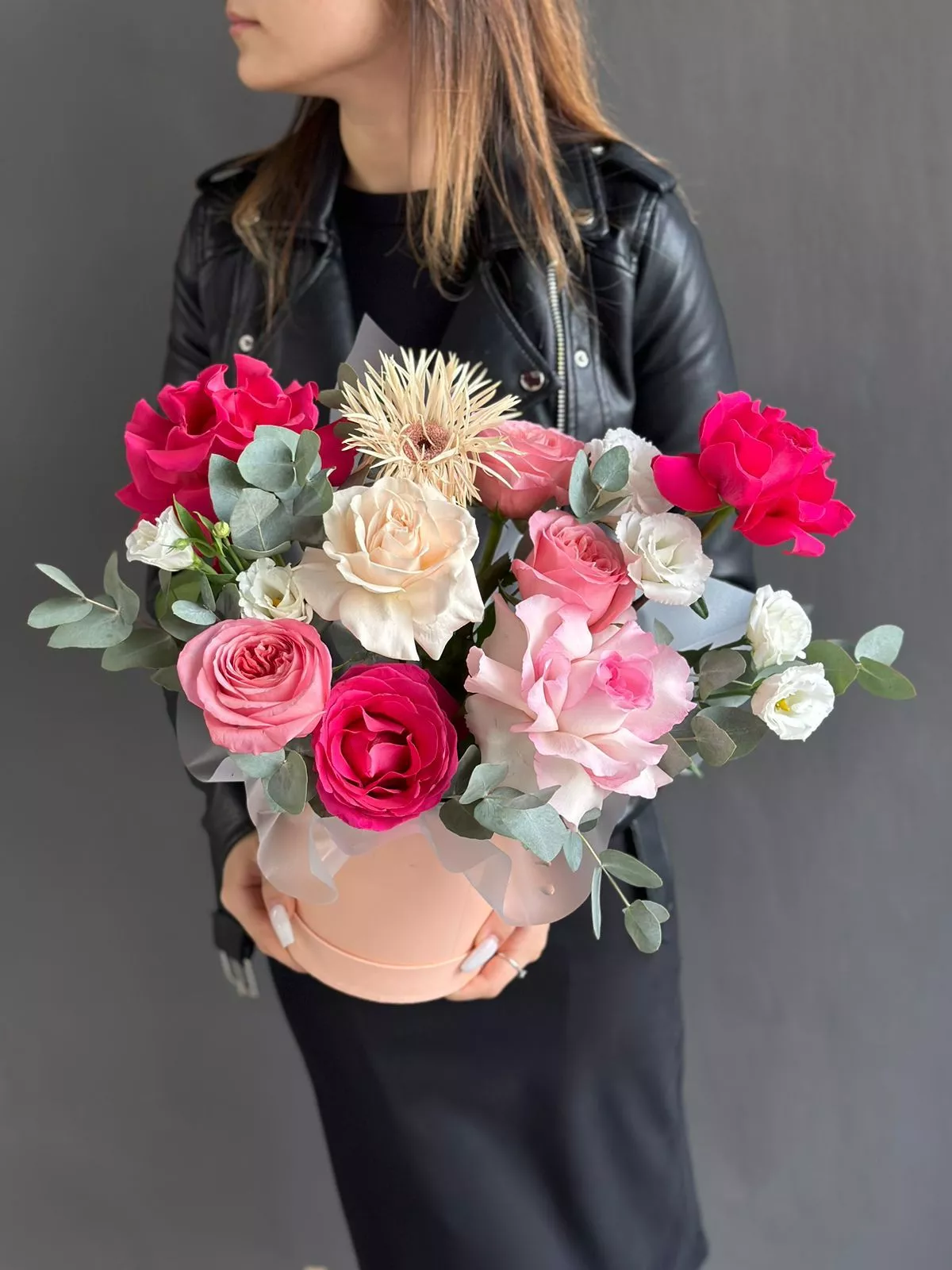 Композиция "Lexy" розы, лизиантусы, и гербера в коробке