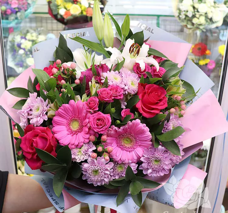 Букет "Флимена" с хризантемой, лилией, герберой и розами