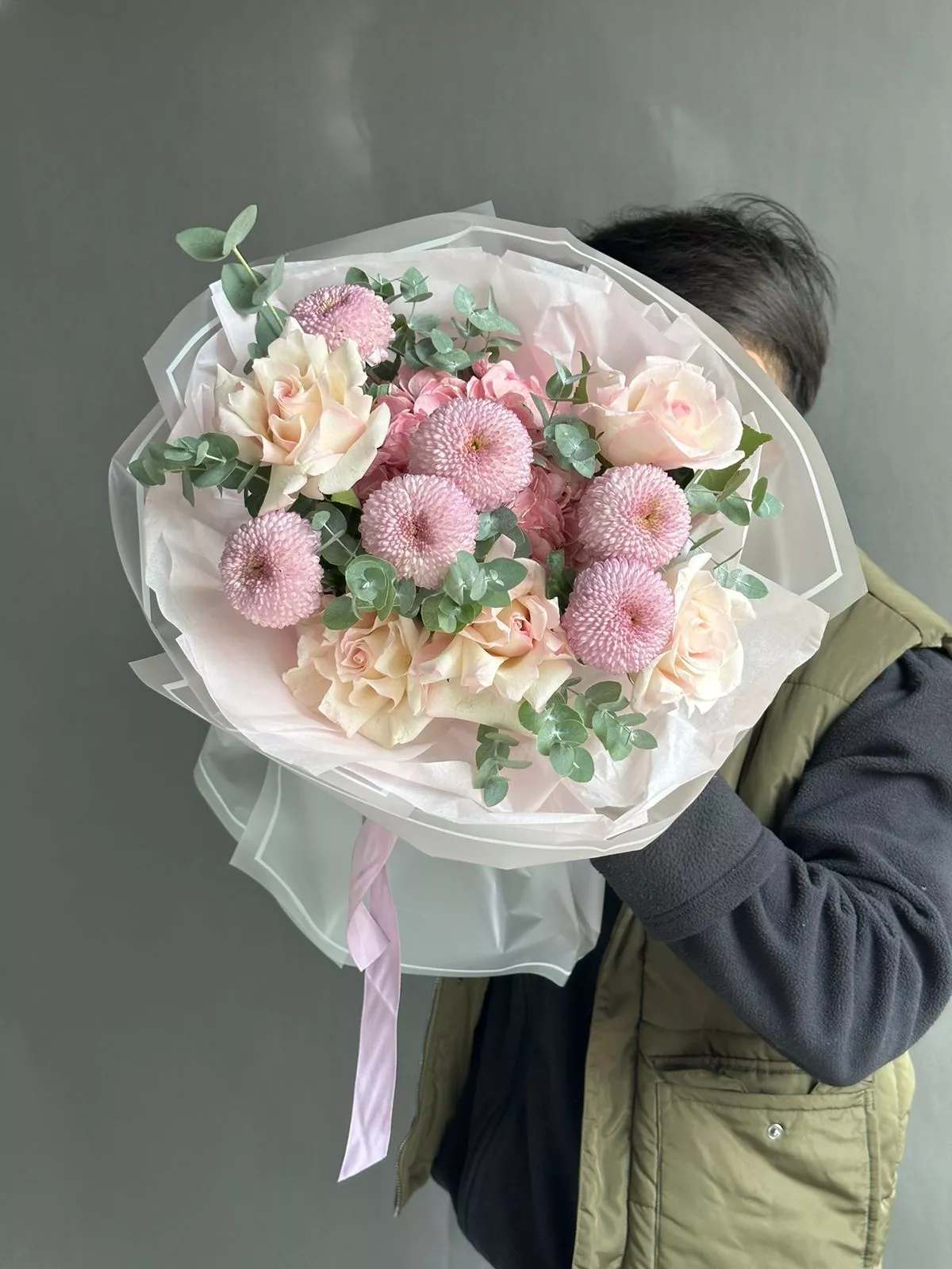 Композиция "Летняя нежность" из гортензии, роз и хризантем