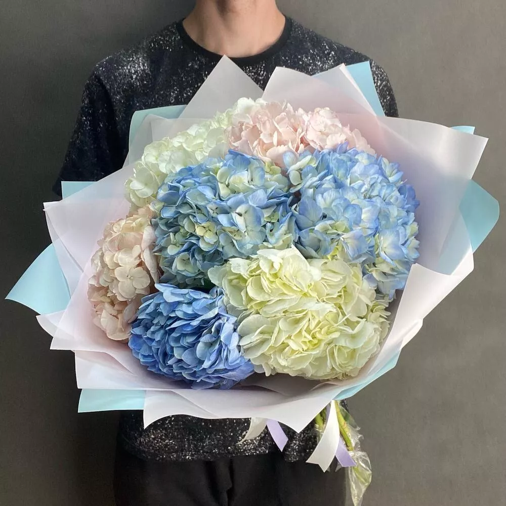 7 гортензий в оформлении микс 