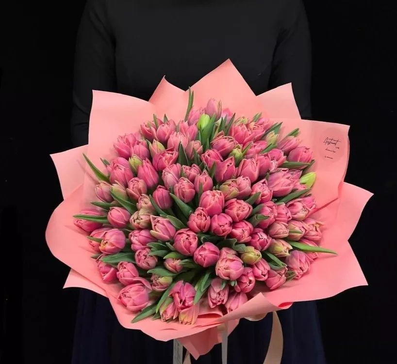 101 пионовидный тюльпан в букете