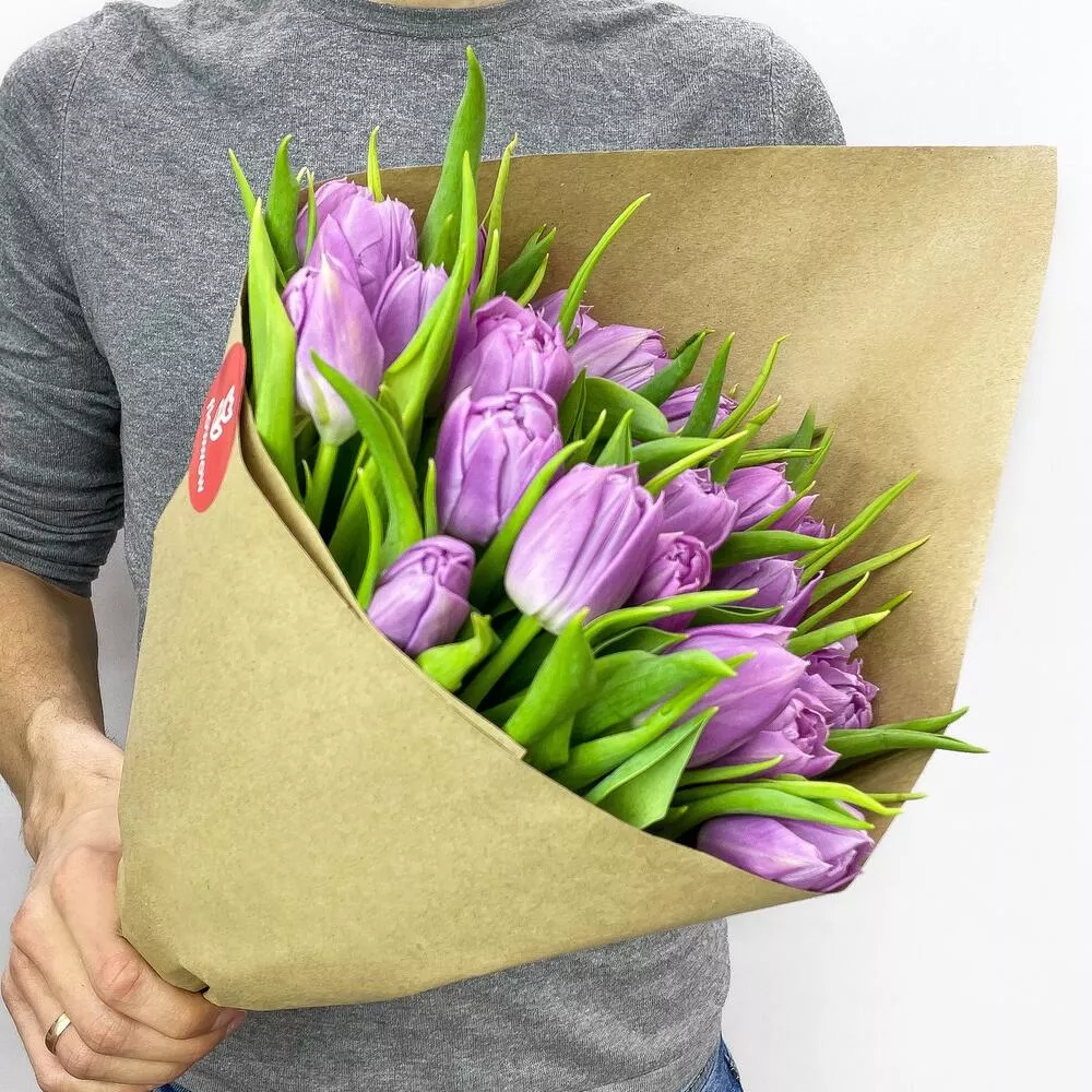 25 пионовидных тюльпанов в крафте