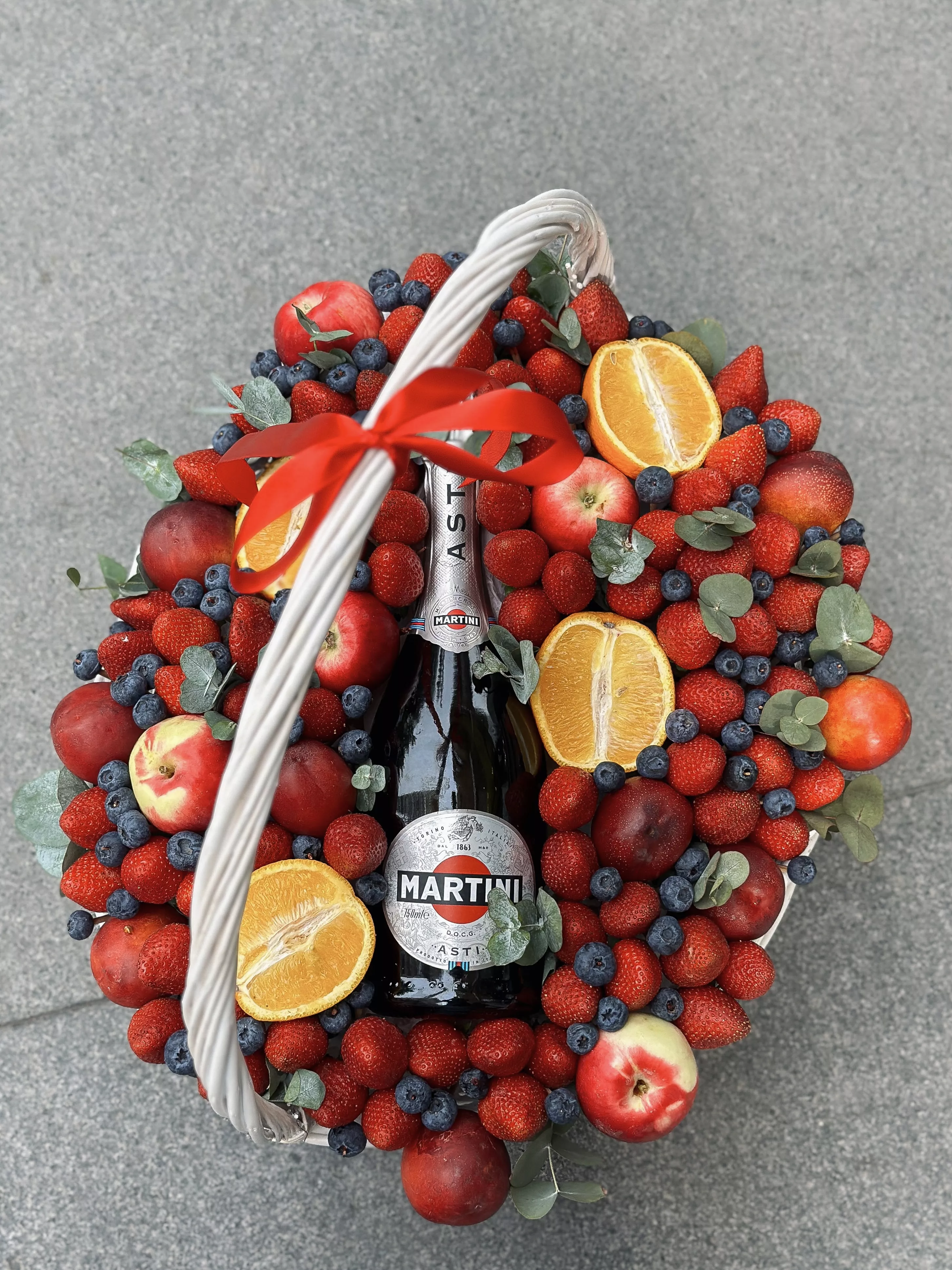 Фруктовая корзина "Изобилити" с шампанским