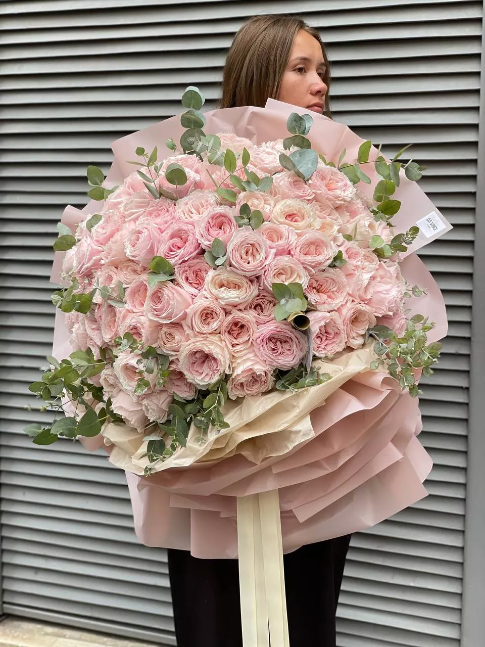 101 пионовидная роза Tsumugi