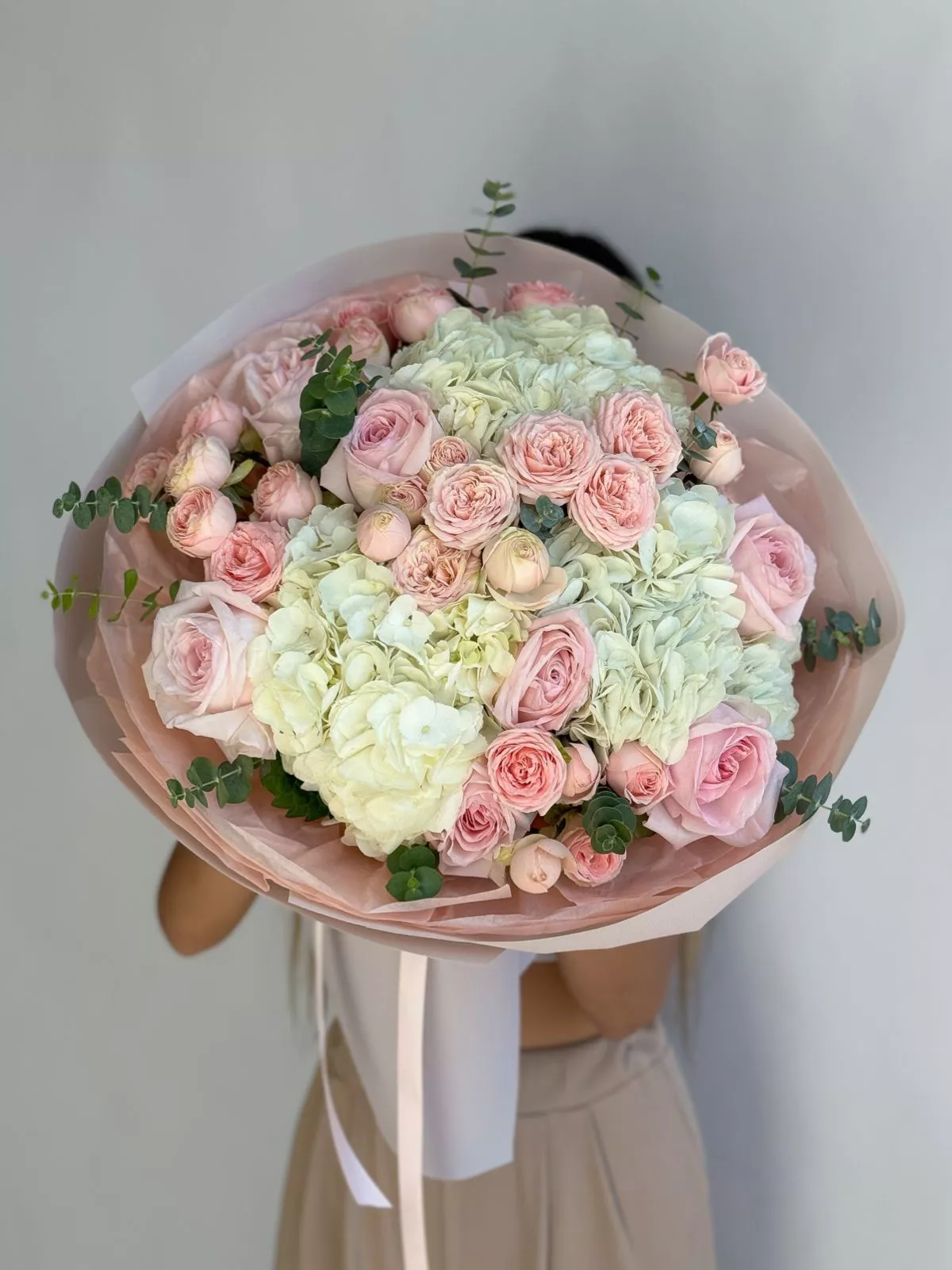 Букет "Эйлара" из гортензий и роз