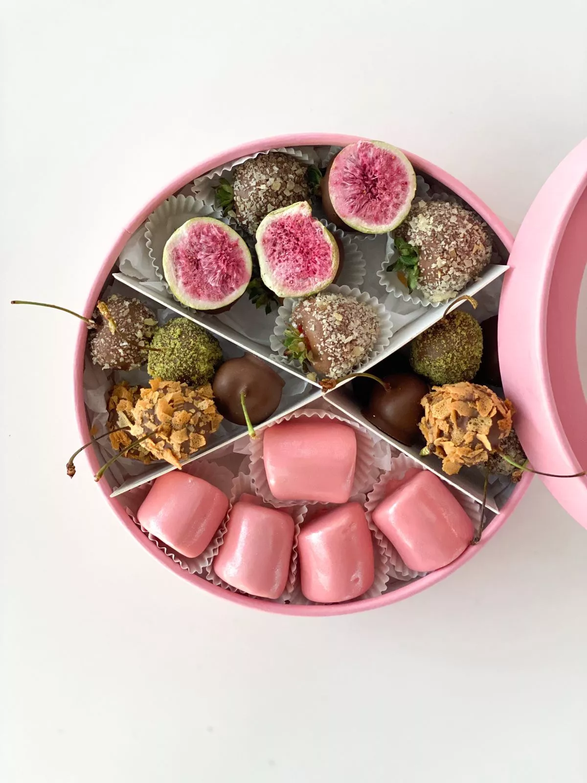 Фруктовый бокс "Radiance" бананы, вишня и клубника  в шоколаде