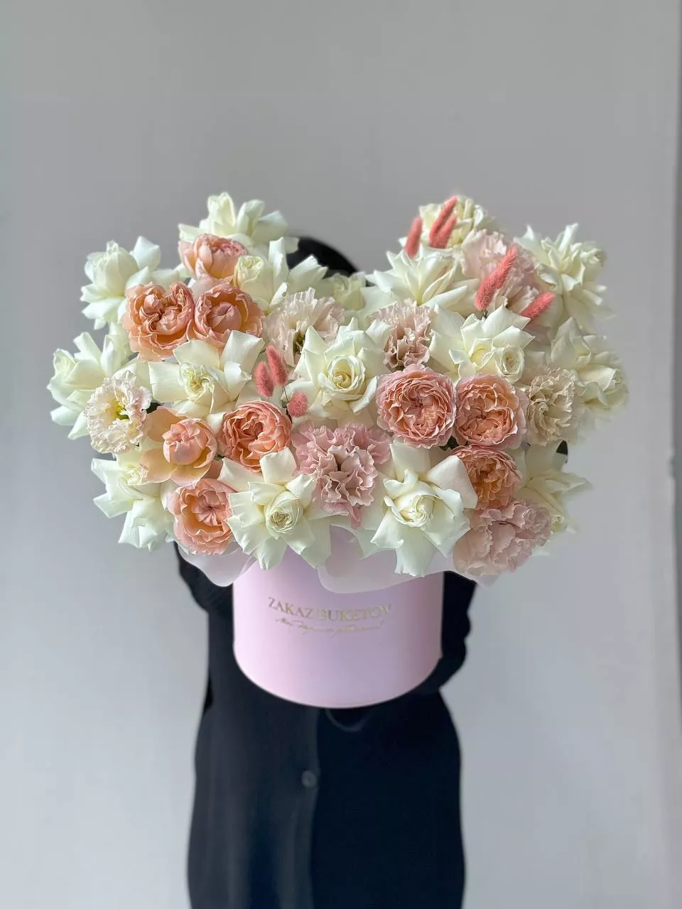 Композиция "Sunset" из лизиантусов и роз