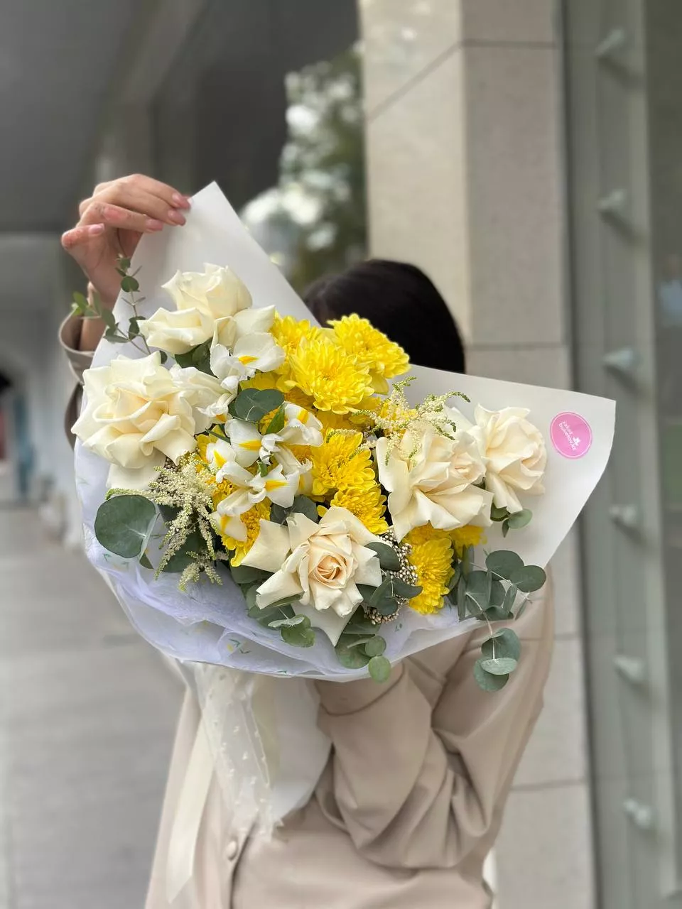 Букет "Саванна" из ирисов, роз и хризантем